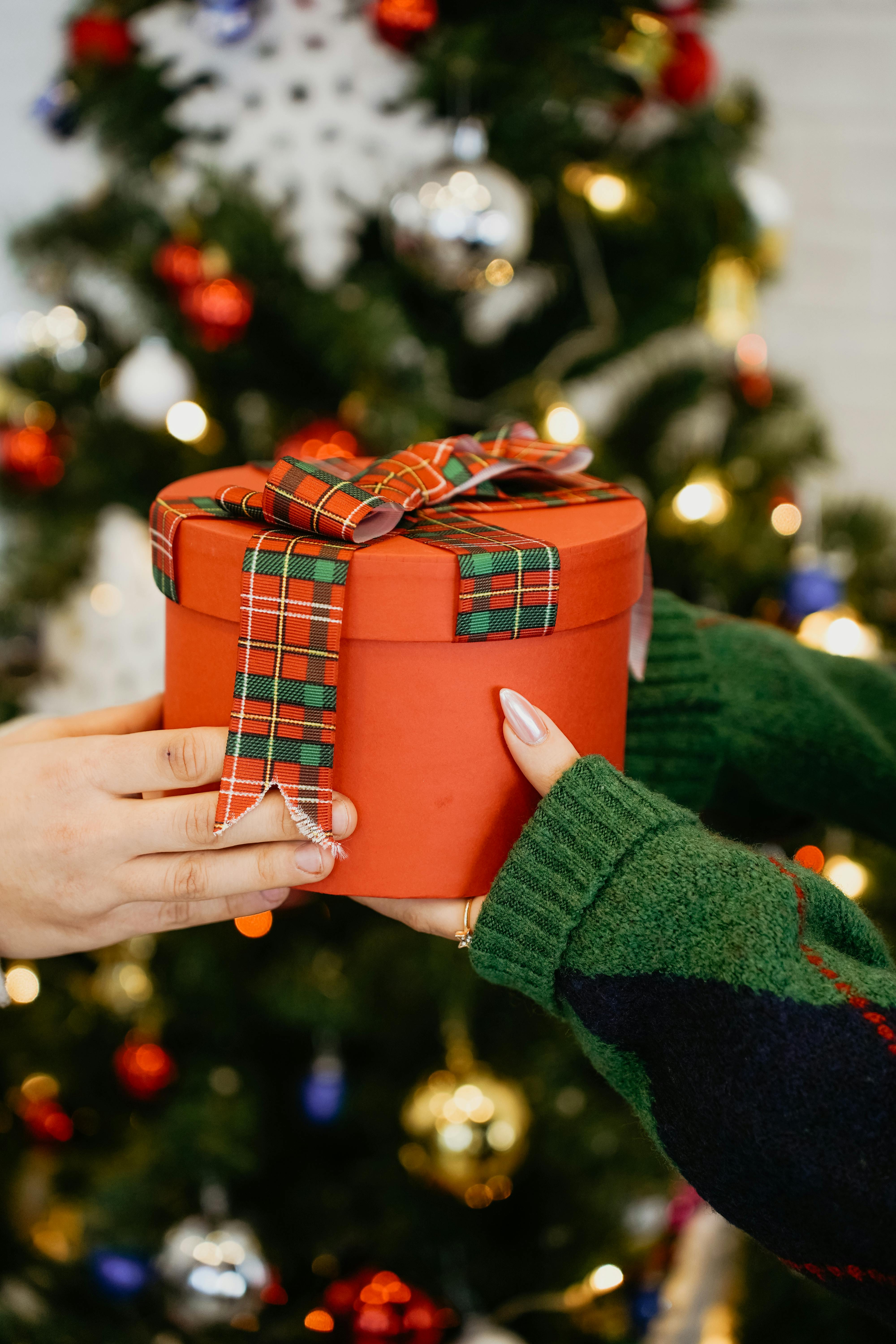 How to Organize a Secret Santa Gift Exchange Without Email or Sign-Up